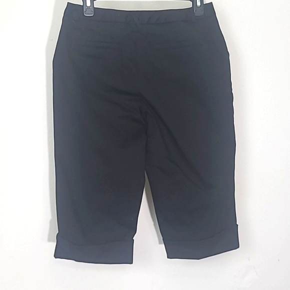 Hannah black Bermuda shorts stretch front pockets mid-rise belt loops EUC 6 - Picture 4 of 6